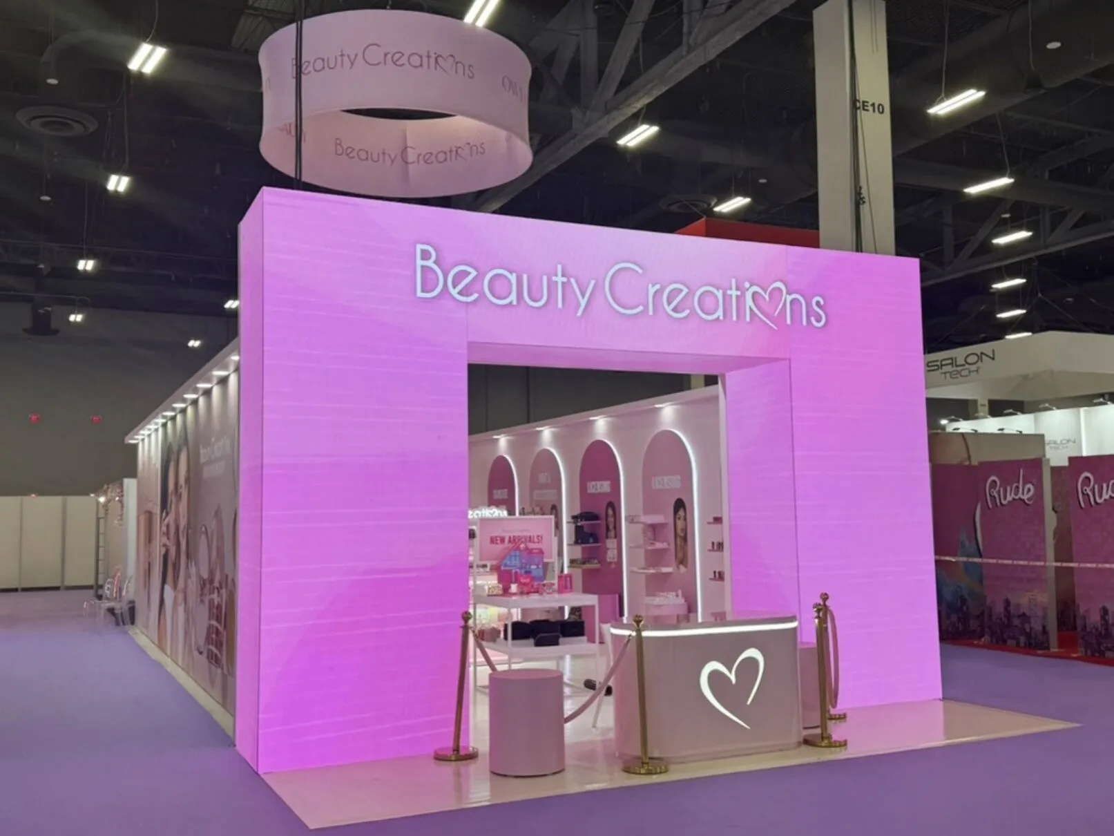 Beauty Creations 20′ x 40′ CosmoProf Custom LED Video Wall Arch Booth