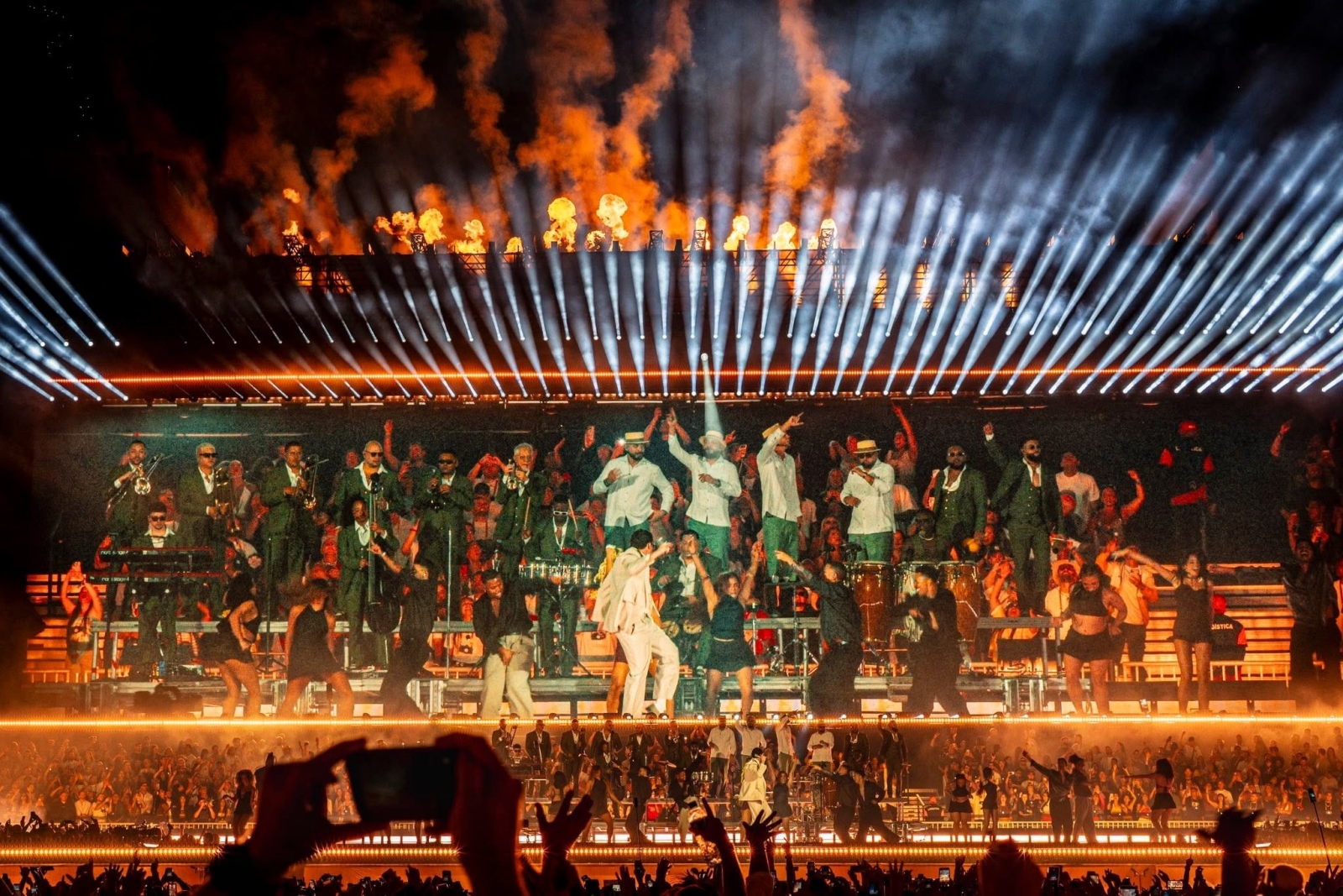 Bad Bunny - Debí Tirar Más Fotos World Tour